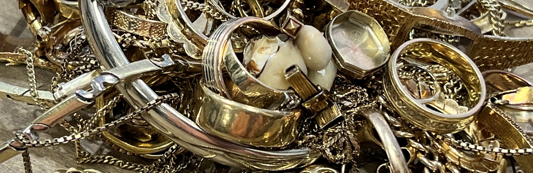 Gouden ringen van een gouden horloge of erfstuk